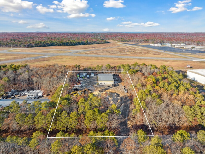 54 Industrial Rd, Wainscott, NY à vendre - Aérien - Image 1 de 7