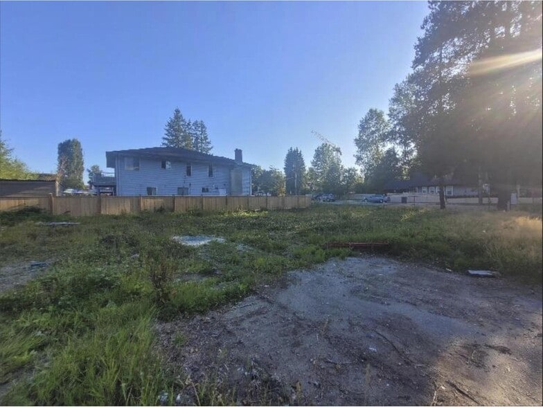 14310 104 Av, Surrey, BC à vendre - Photo du bâtiment - Image 2 de 3