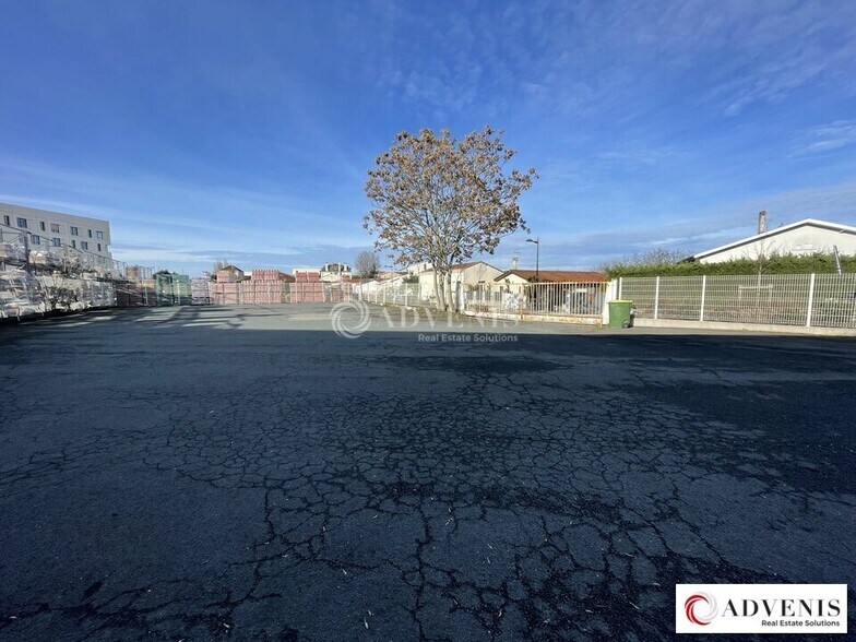 Industrial in Bègles for lease - Building Photo - Image 2 of 9
