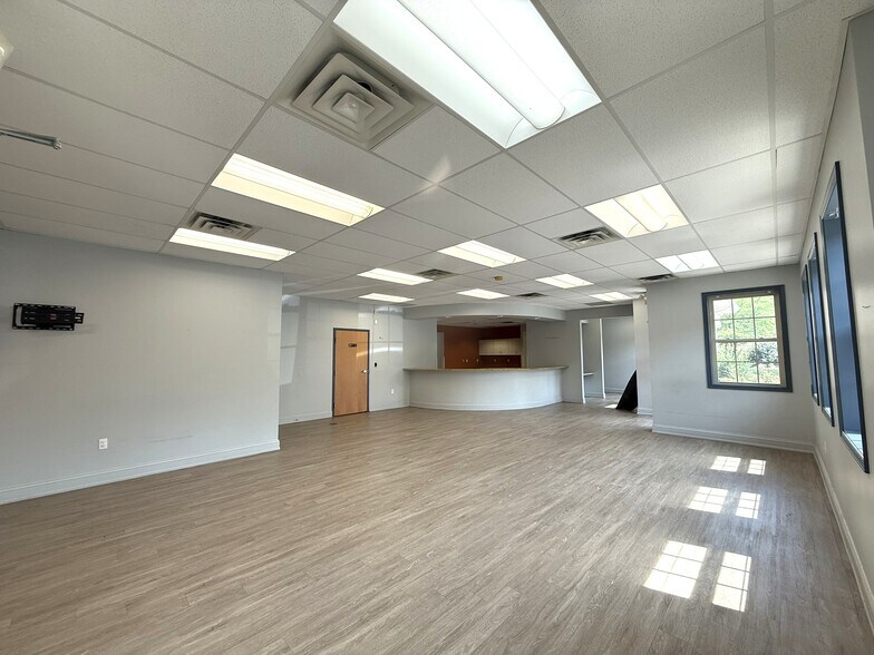 300 Old Forge Ln, Kennett Square, PA à louer - Photo du bâtiment - Image 3 de 59