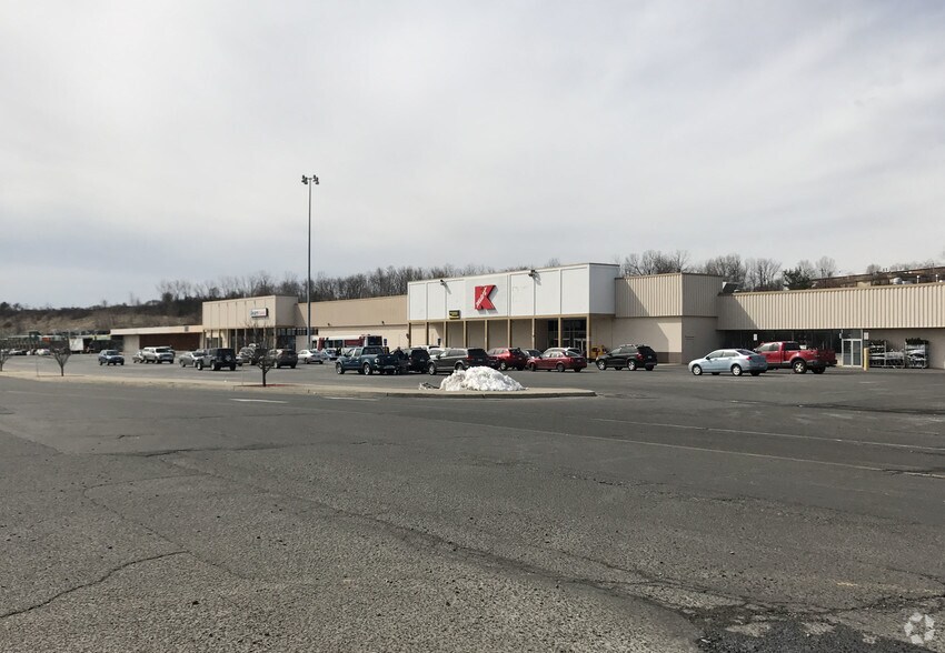 2211 Northampton St, Holyoke, MA for lease - Building Photo - Image 2 of 5