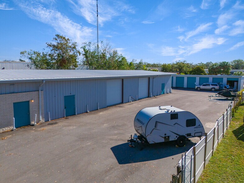 3945 Sawyer Rd, Sarasota, FL à louer - Photo du bâtiment - Image 2 de 9