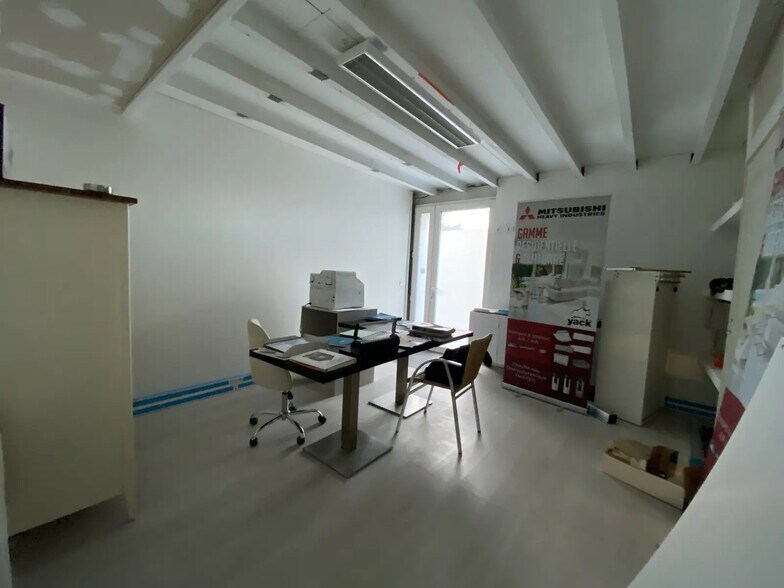 174 Rue Blaise Pascal, Saint-Jean-d'Illac for lease - Building Photo - Image 3 of 4