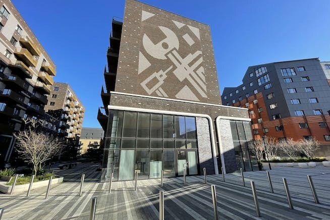 3 Vanguard Way, Londres à vendre - Photo du bâtiment - Image 2 de 7