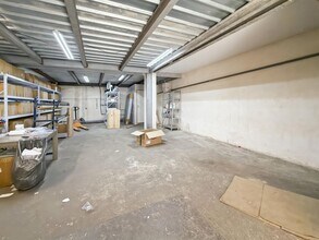 23 Boulevard De La Gare, La Penne-sur-Huveaune for lease Interior Photo- Image 2 of 3