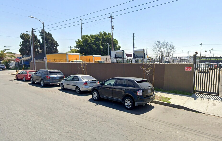 5801 Hooper Ave, Los Angeles, CA à louer - Photo du bâtiment - Image 2 de 4
