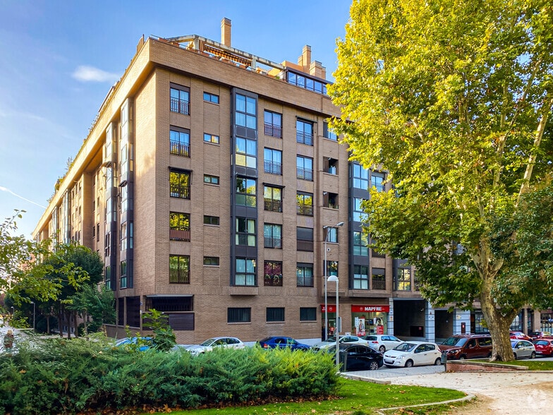 Retail in Madrid, Madrid for lease - Building Photo - Image 2 of 2