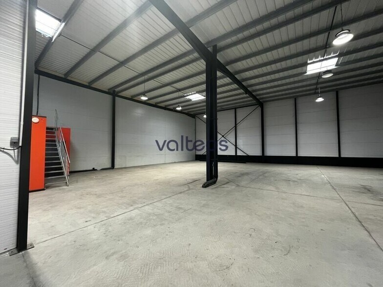 14 Rue Gaspard-Gustave Coriolis, Plaisance-du-Touch for lease - Interior Photo - Image 2 of 11