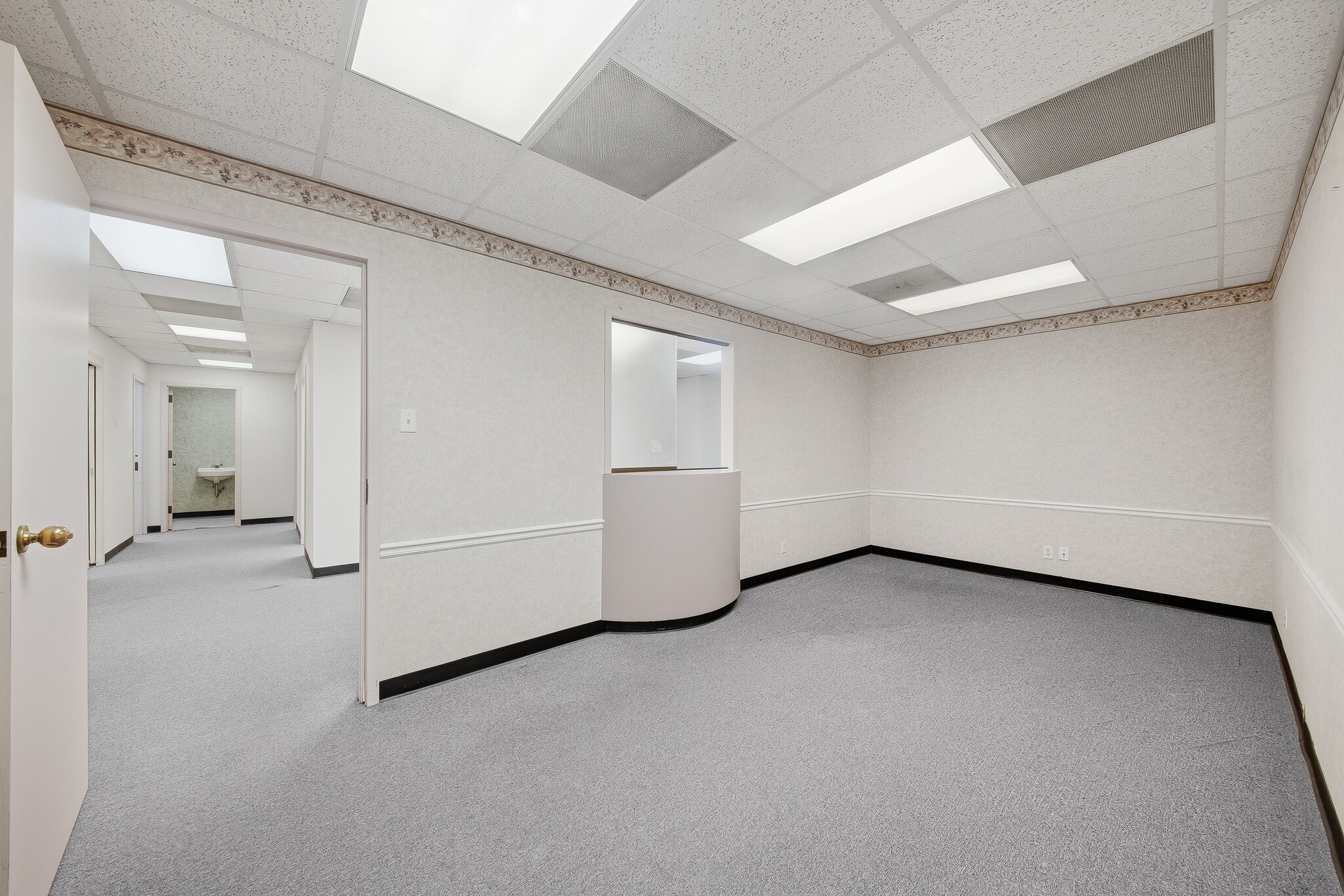 1610 James Bowie Dr, Baytown, TX for lease Interior Photo- Image 1 of 10