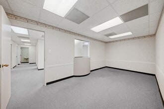 1610 James Bowie Dr, Baytown, TX for lease Interior Photo- Image 1 of 10