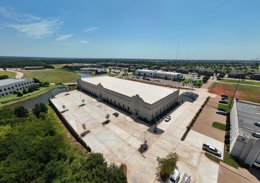 625 NE 122nd St, Oklahoma City, OK à louer - Photo du bâtiment - Image 3 de 5
