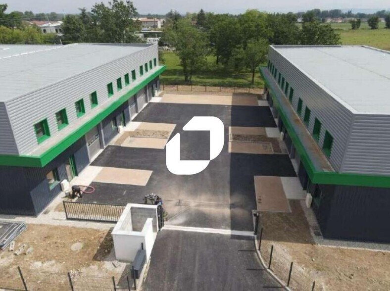 Flex dans Tignieu-Jameyzieu à louer - Photo du bâtiment - Image 2 de 8