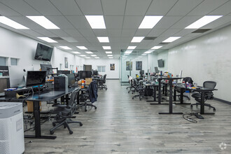 223 N Harbor Blvd, Fullerton, CA à louer Photo intérieure- Image 1 de 2