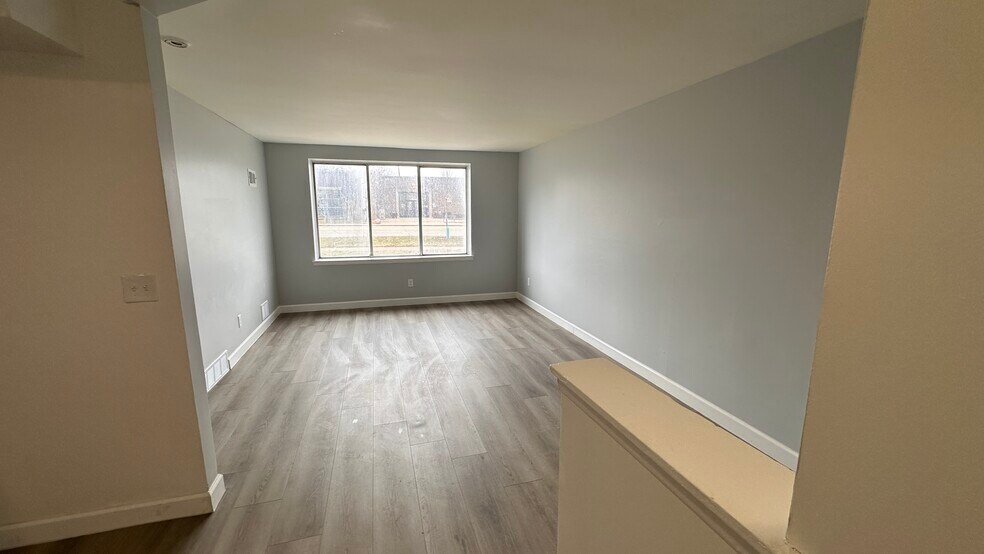 18401-18511 Joy Rd, Detroit, MI for sale - Interior Photo - Image 2 of 14