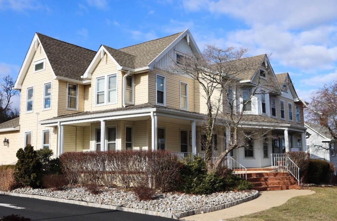 33 N Main St, Marlboro, NJ à louer Photo intérieure- Image 1 de 2