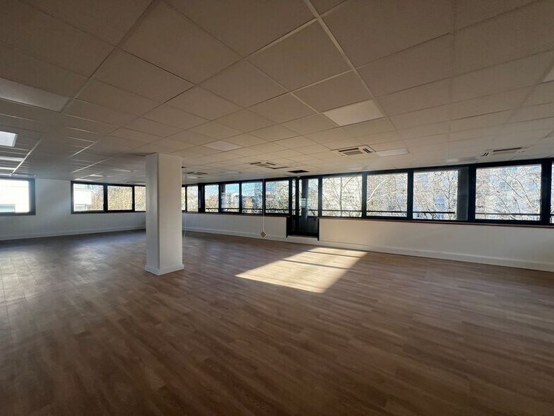 Bureau dans La Garenne-Colombes à vendre - Photo du bâtiment - Image 1 de 18