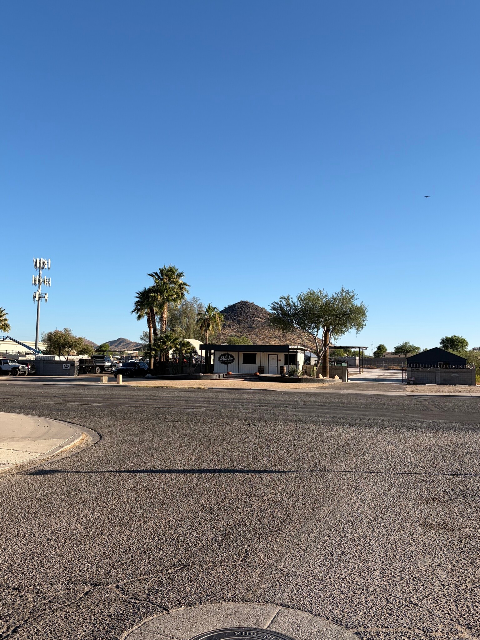 1974 E Deer Valley Rd, Phoenix, AZ à vendre Photo du bâtiment- Image 1 de 10