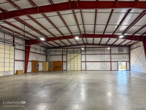 217 Pumice Ave, Redmond, OR for lease Interior Photo- Image 2 of 3