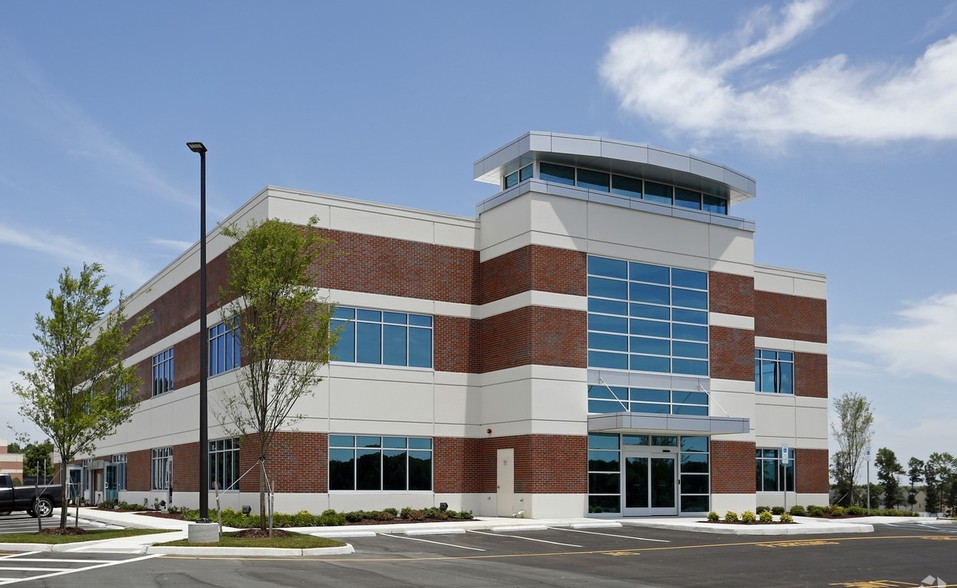 3009 Corporate Ln, Suffolk, VA for lease - Building Photo - Image 1 of 2