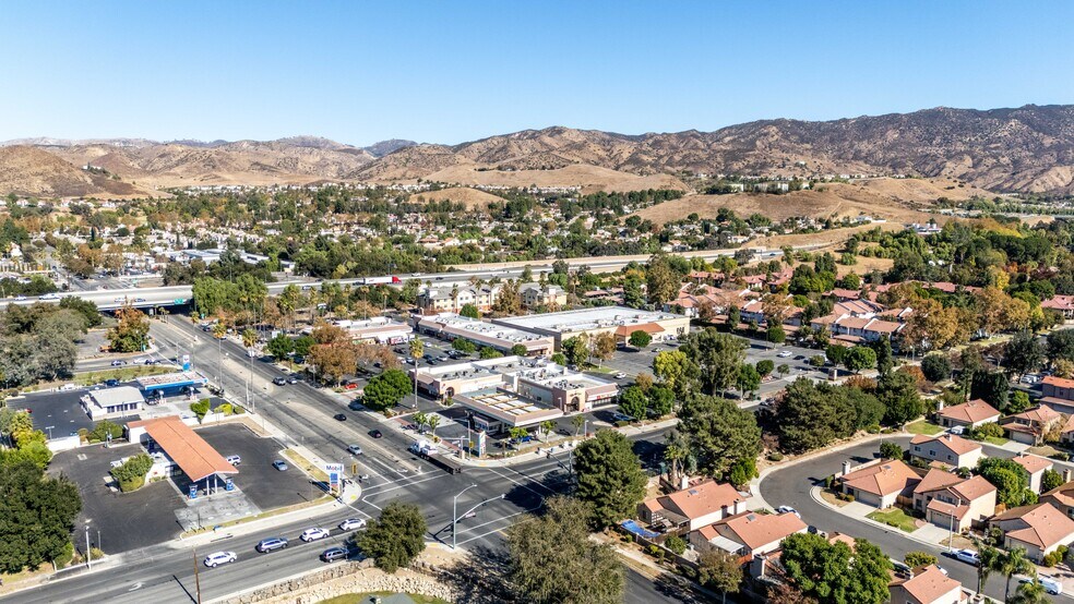 2408-2480 Stearns St, Simi Valley, CA à louer - Photo du bâtiment - Image 2 de 11