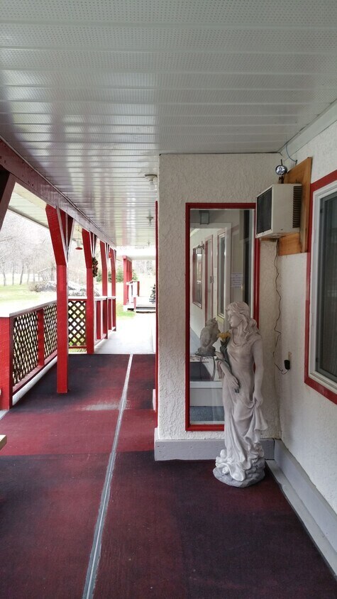 4462 Hummingbird Rd, Little Fort, BC à vendre Photo du bâtiment- Image 1 de 1