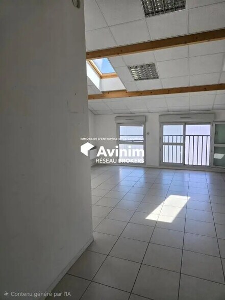 Office in Saint-Brice-sous-Forêt for lease - Interior Photo - Image 1 of 3