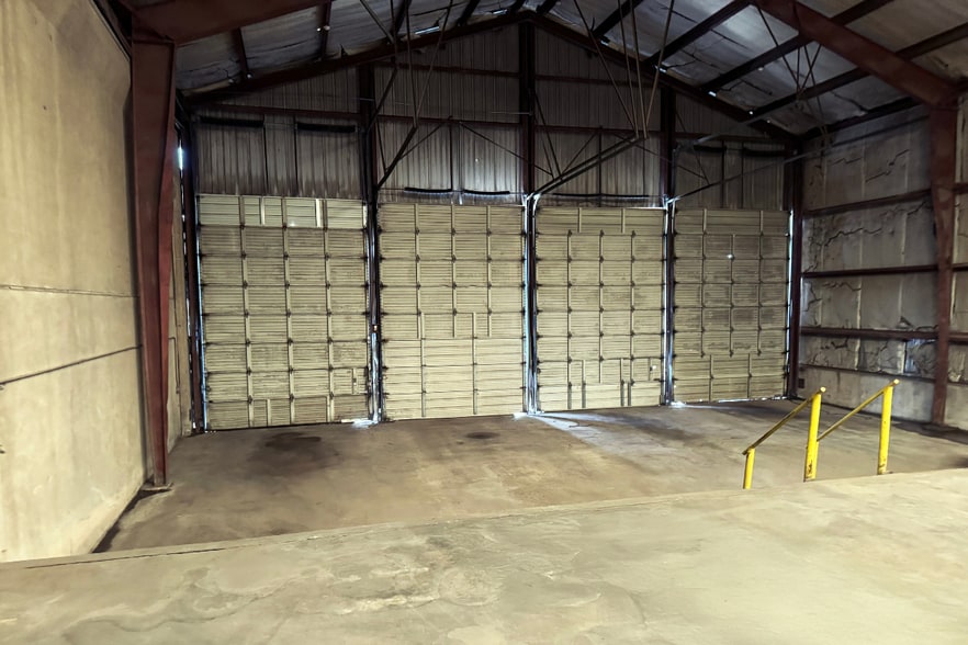 5702 Armour Dr, Houston, TX for lease - Building Photo - Image 3 of 5