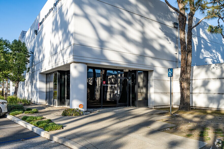 8940 Sorensen Ave, Santa Fe Springs, CA à louer - Photo du bâtiment - Image 3 de 8