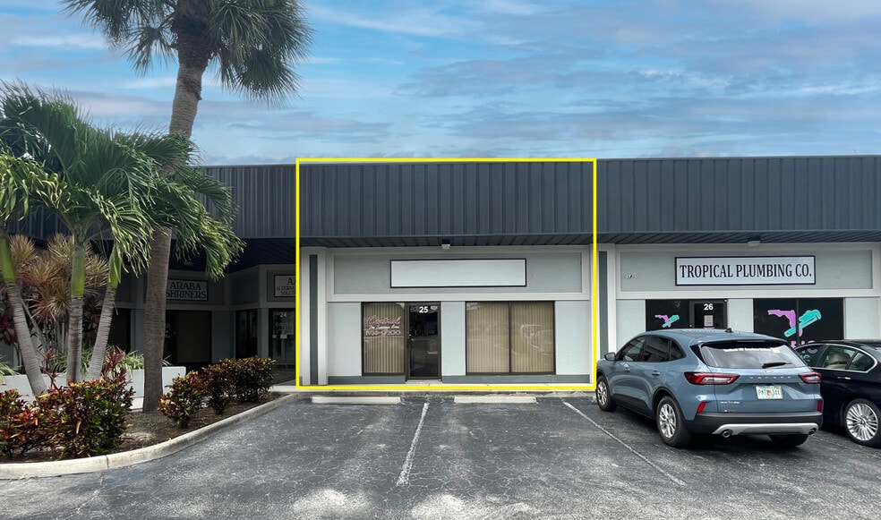 11220 Metro Pky, Fort Myers, FL à louer - Photo du bâtiment - Image 1 de 7