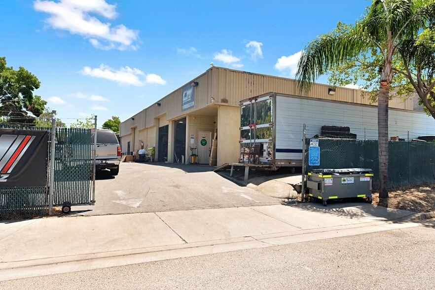 2152 N Briarwood Ave, Fresno, CA for sale - Building Photo - Image 2 of 17