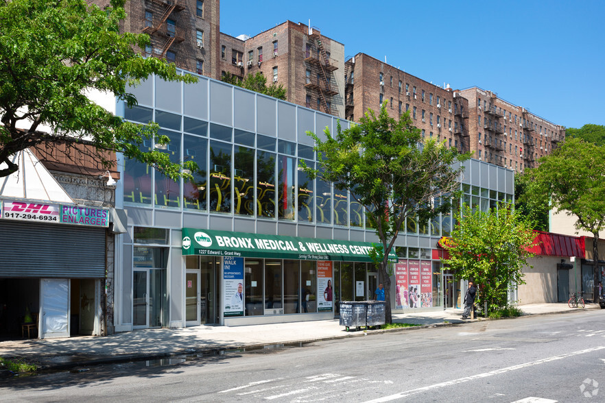 1231 Edward L Grant Hwy, Bronx, NY à vendre - Photo principale - Image 1 de 1