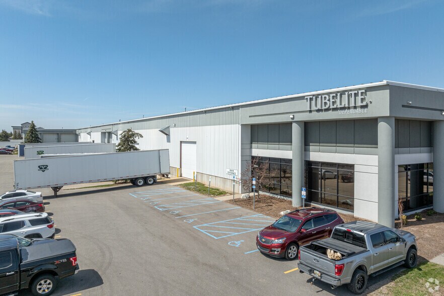 3056 Walker Ridge Dr NW, Grand Rapids, MI à louer - Photo du bâtiment - Image 2 de 8