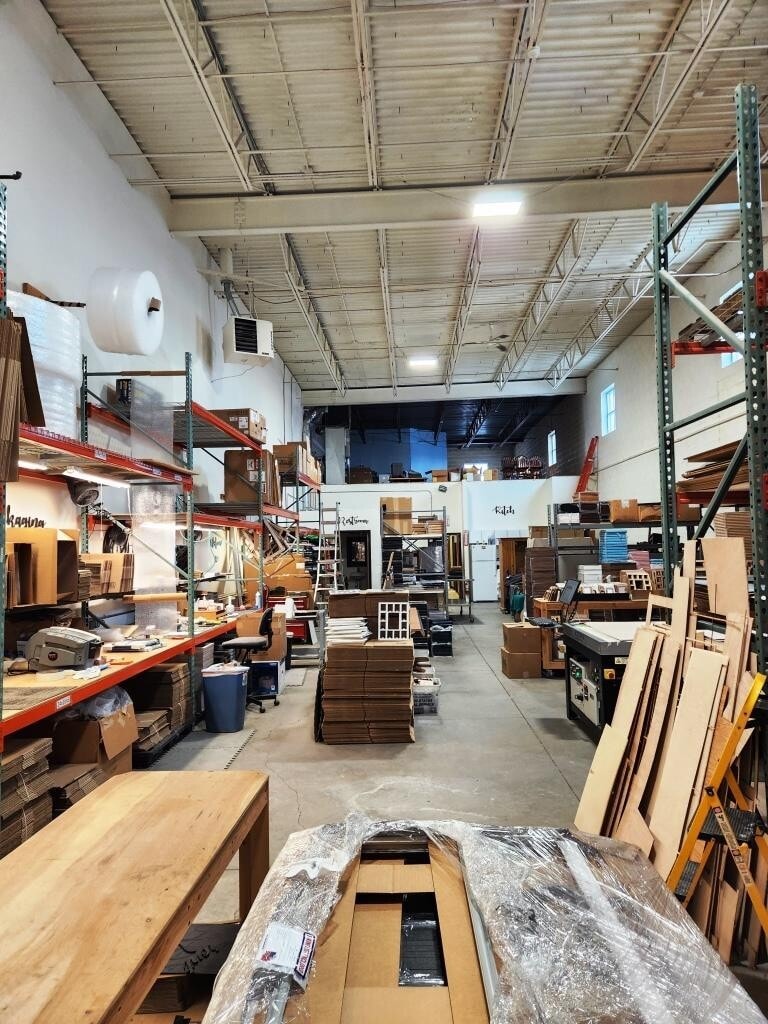 1833 Executive Dr, Oconomowoc, WI for lease Interior Photo- Image 1 of 9