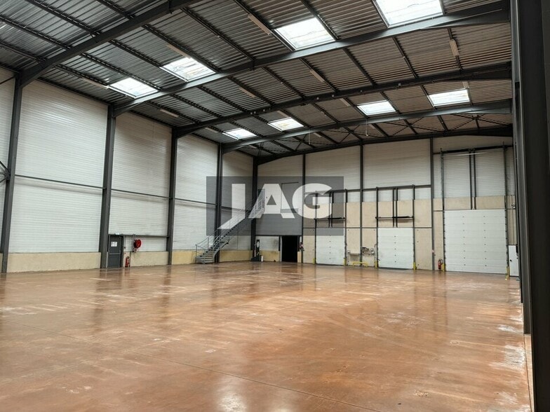 Flex in Lozanne for sale - Building Photo - Image 2 of 15