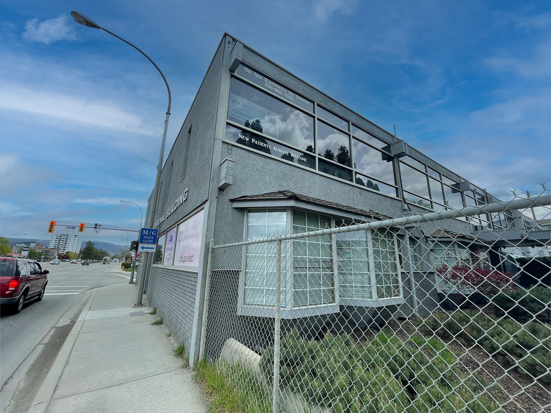 1710-1730 Ellis St, Kelowna, BC à vendre Photo du bâtiment- Image 1 de 1