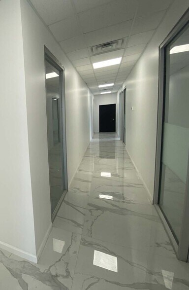 586 Newark Ave, Jersey City, NJ à louer - Photo du bâtiment - Image 3 de 7