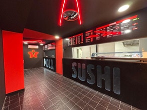 Retail in Madrid, Madrid for lease Interior Photo- Image 2 of 4