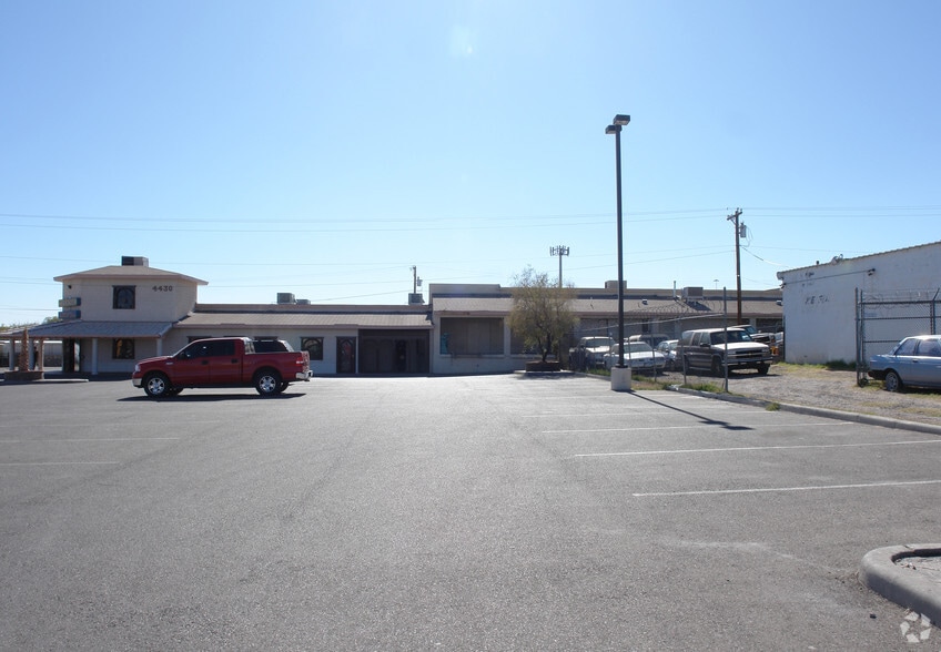 4430 Titanic Ave, El Paso, TX à vendre - Photo du bâtiment - Image 2 de 9