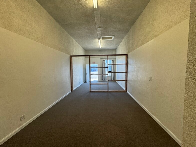 1313-1317 E Compton Blvd, Compton, CA for lease - Building Photo - Image 3 of 6