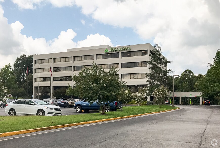 208 Sunset Dr, Johnson City, TN à louer - Photo du bâtiment - Image 3 de 7