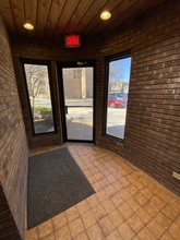 150 E Cook Ave, Libertyville, IL for lease Interior Photo- Image 2 of 10