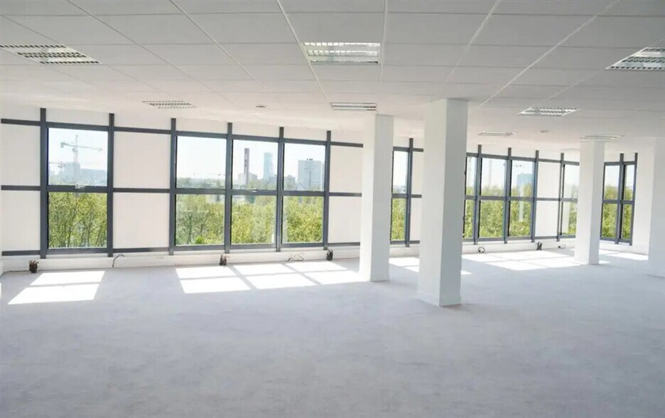 Bureau dans Asnières-sur-Seine à louer - Photo du bâtiment - Image 2 de 6