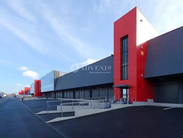 Industrial in Le Blanc-Mesnil for lease - Building Photo - Image 1 of 12