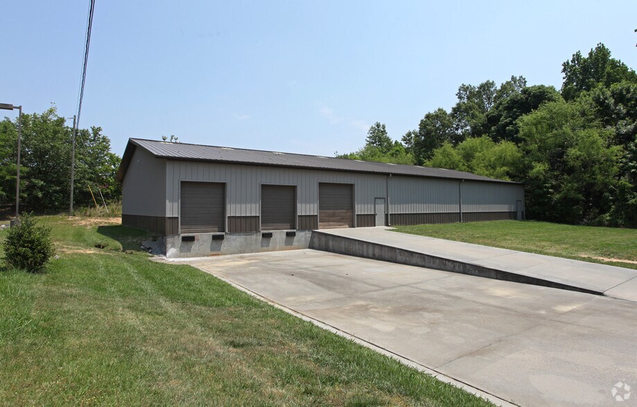 4840 Reagan Dr, Charlotte, NC à louer - Photo du bâtiment - Image 2 de 14