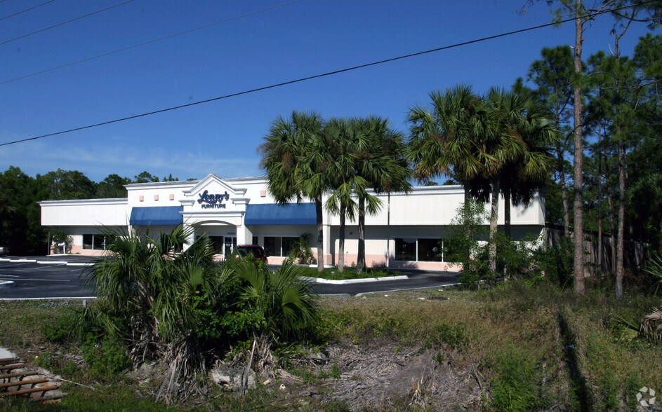 10001 Tamiami Trl E, Naples, FL à louer - Photo du bâtiment - Image 3 de 12