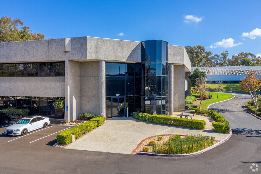 10174 Old Grove Rd, San Diego, CA à louer - Photo du bâtiment - Image 2 de 5