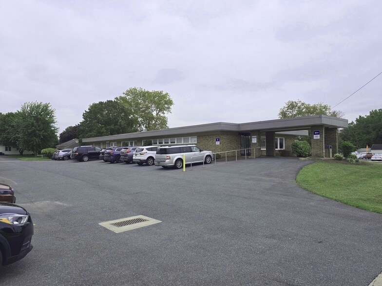1095 S Bradford St, Dover, DE à louer - Photo du bâtiment - Image 2 de 6