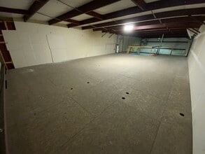 6032 Highview Dr, Fort Wayne, IN for lease Interior Photo- Image 1 of 9