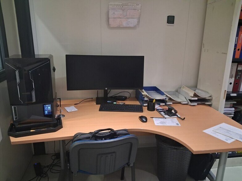 Flex in Lancié for lease - Interior Photo - Image 3 of 3