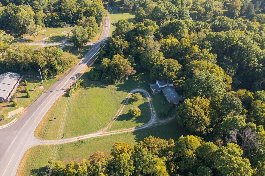 231 Theta Pike, Columbia, TN à vendre - Photo du bâtiment - Image 2 de 14